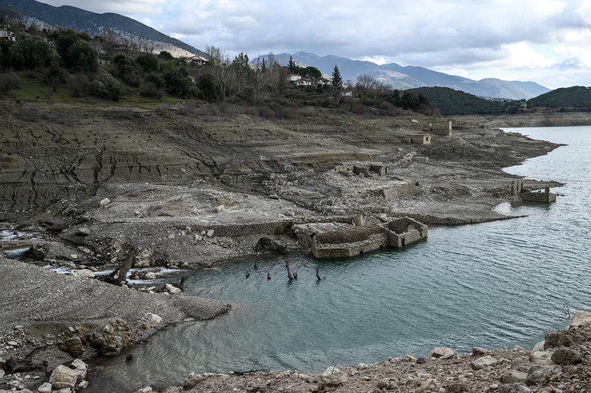 Showers from Monday but Temperatures Stay High