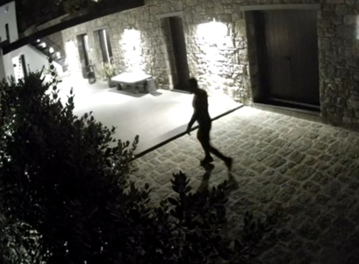 Mykonos Police Arrest Burglar, Seize Loot Over €195,000