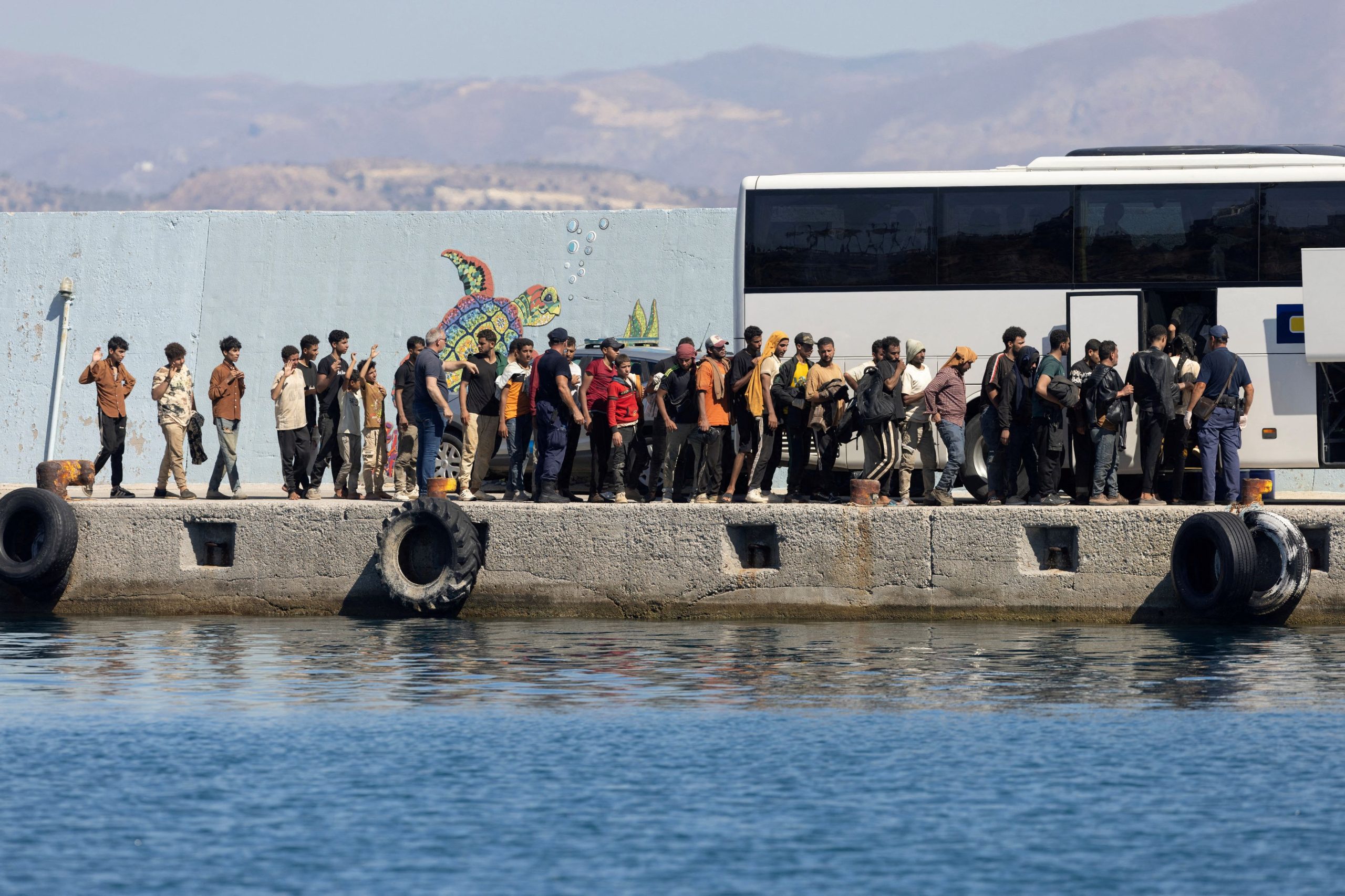 Migrant Numbers Swell on Crete, Overwhelming Reception Facilities