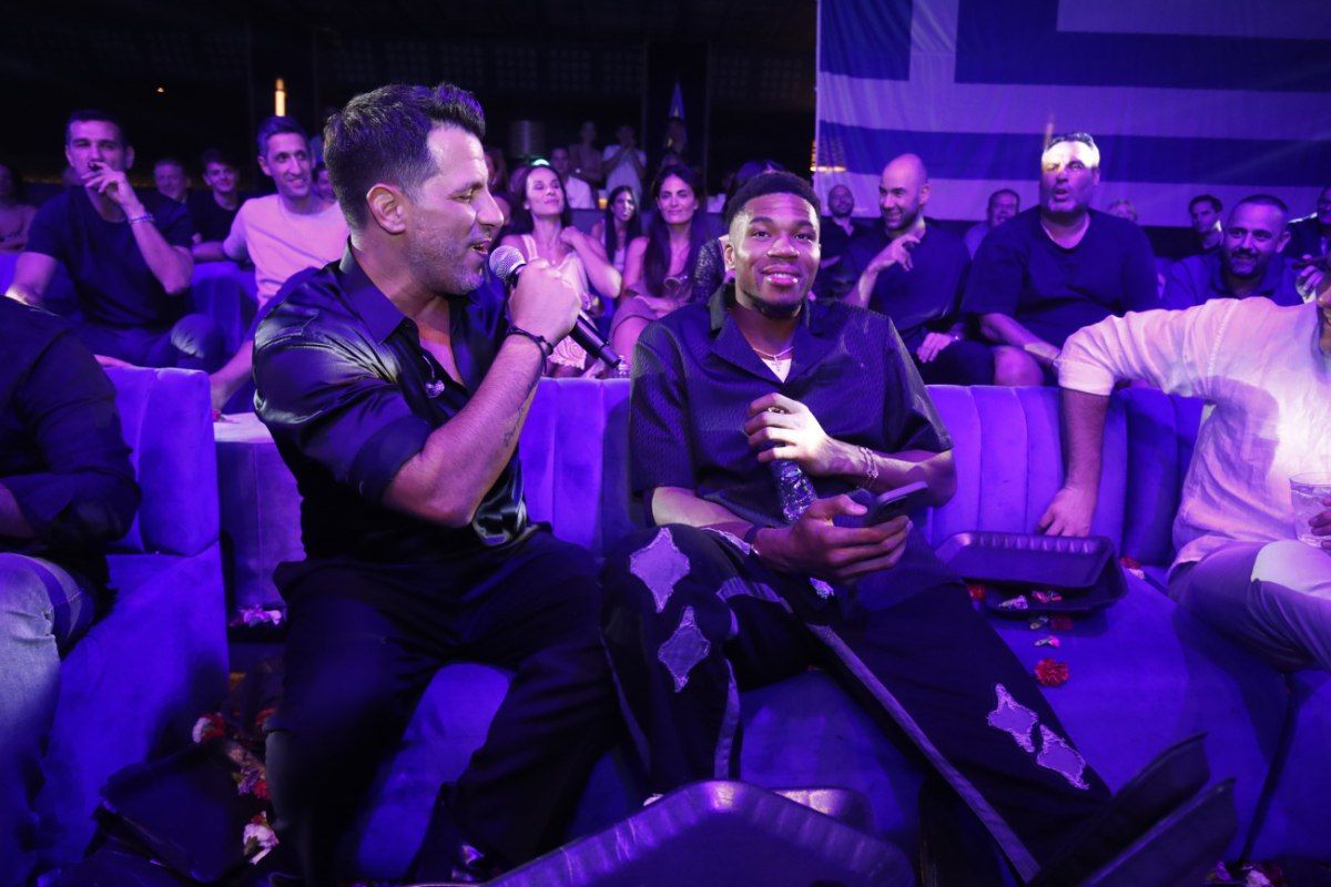 Greece basketball celebrate 