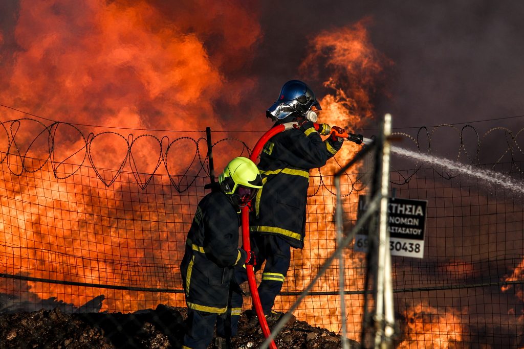 Fire in Attica Burns Timber Factory (video)