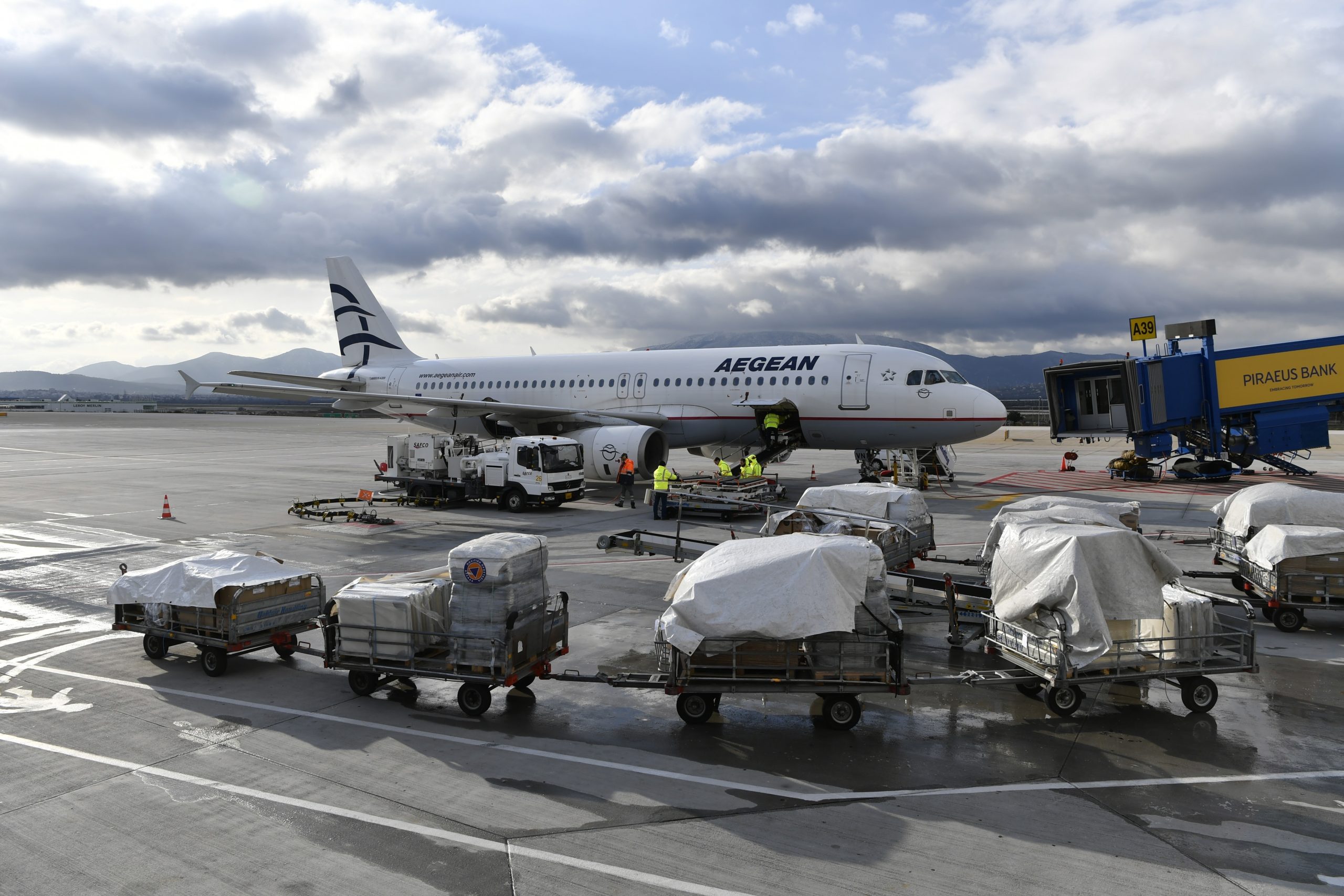 Booming Passenger Traffic Pushes Greek Airports to the Limit