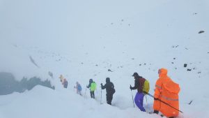 Blizzard Strands Hundreds of Trekkers Near Mount Everest
