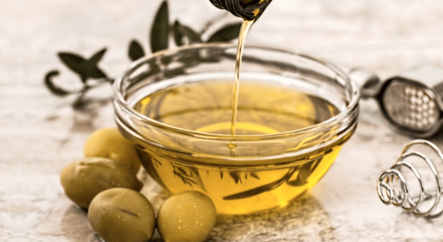 First Greek Olive Oil Batch Sells at €7.85 per Kilo