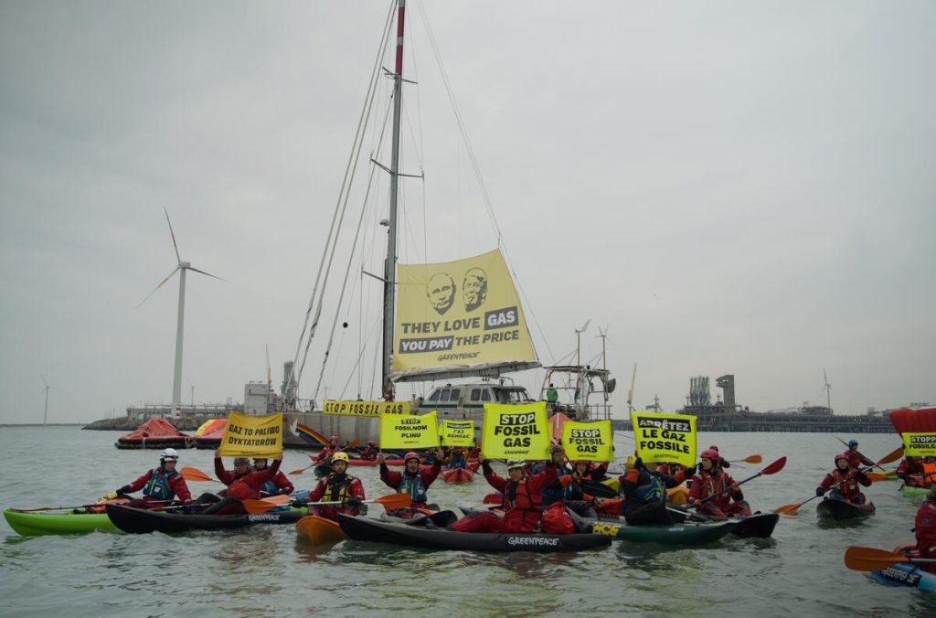 Greenpeace Activists Block LNG Tankers at Zeebrugge Terminal