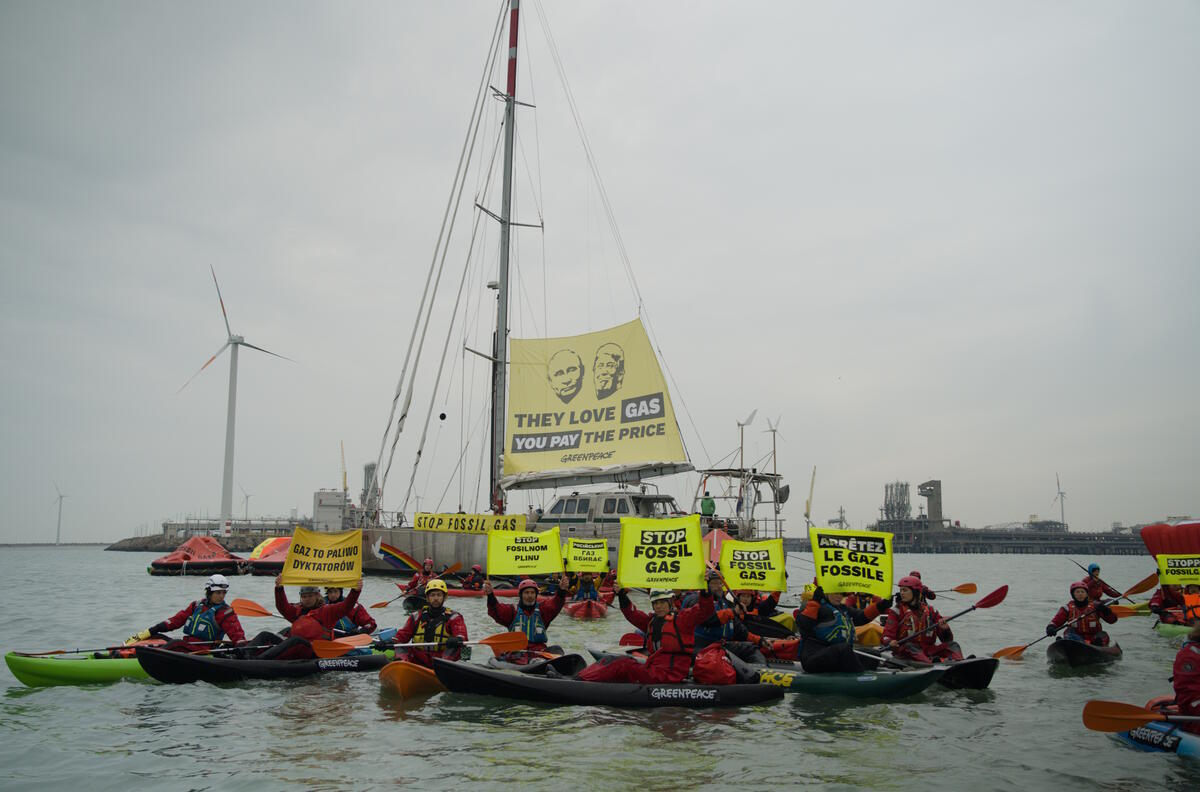 Greenpeace Activists Block LNG Tankers at Zeebrugge Terminal