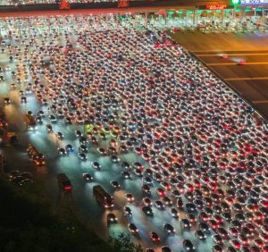 China Hit by Record-Breaking 24-Hour Traffic Jam