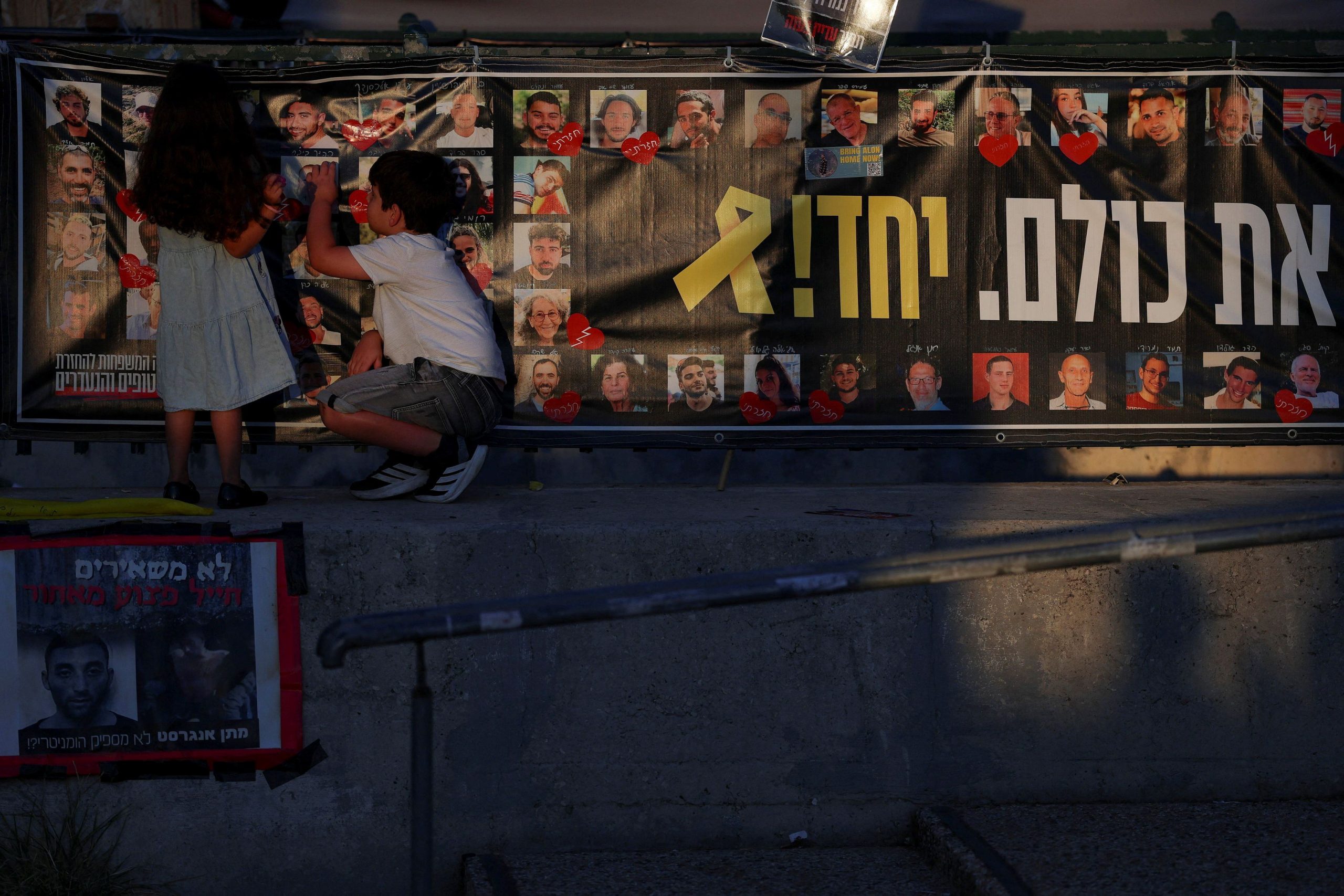 Hamas Says It’s Ready to Hand Over 20 Living Israeli Hostages