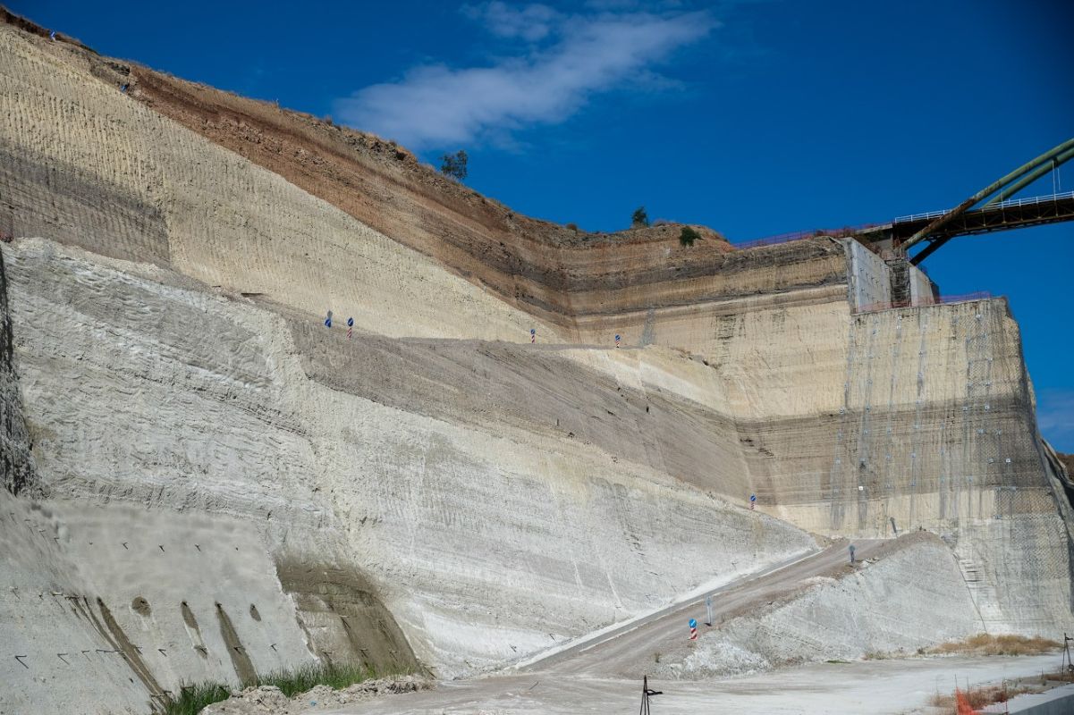 Corinth Canal closed