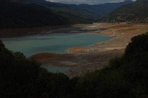Mornos Lake Shrinks Amid Lowest Rainfall in a Decade
