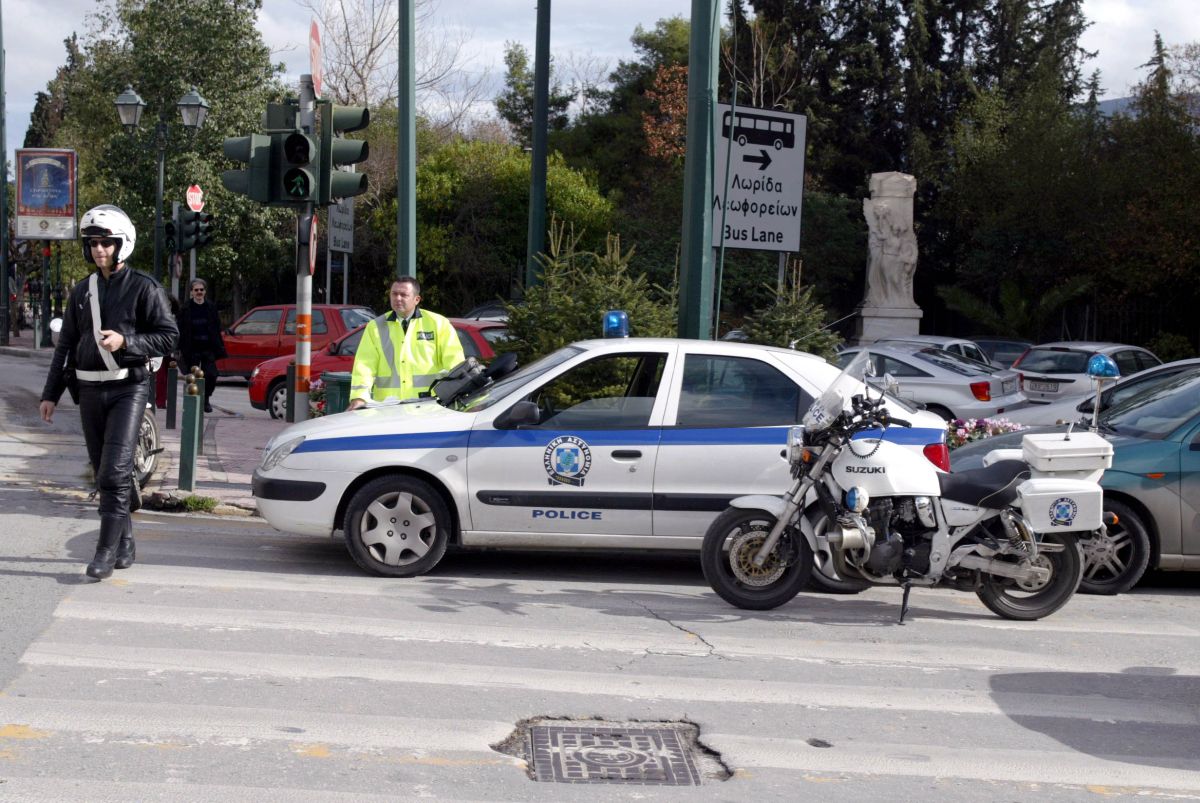 Police Arrest 2 Over Traffic Checkpoint Alerts Sent Via Phone App