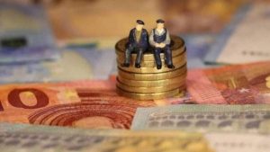 Over Half of Greek Pensions Below €1,000, Study Finds