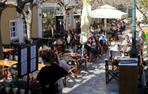 LSE Study: Greece Dominated by ‘Cafe Economy’