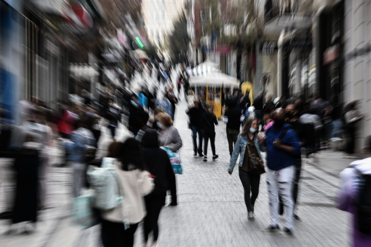 Greeks Tighten Their Wallets as Card Spending Drops