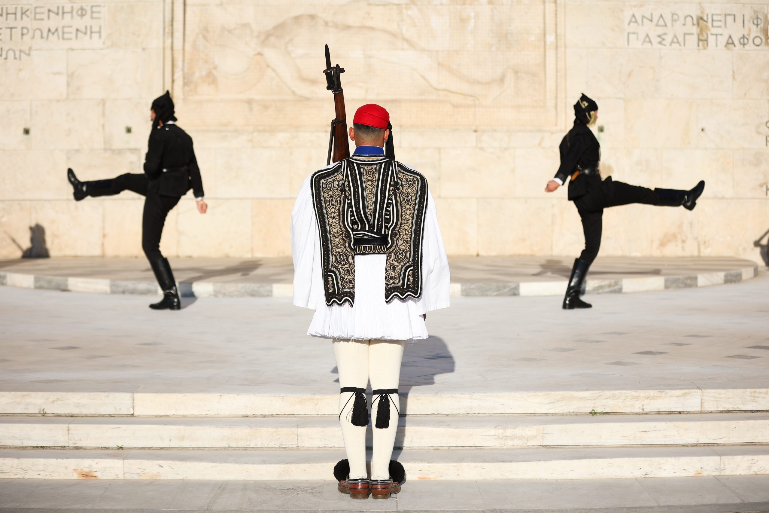 Athens Mayor Sues Defense Ministry Over Tomb Dispute