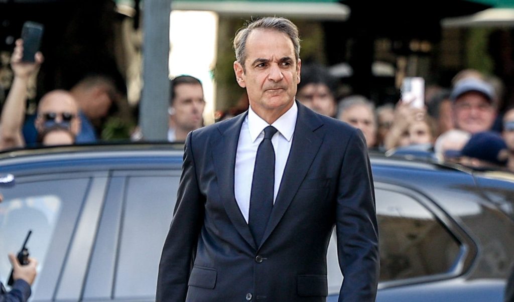 Greek PM Honors Dionysis Savvopoulos as Cultural Icon