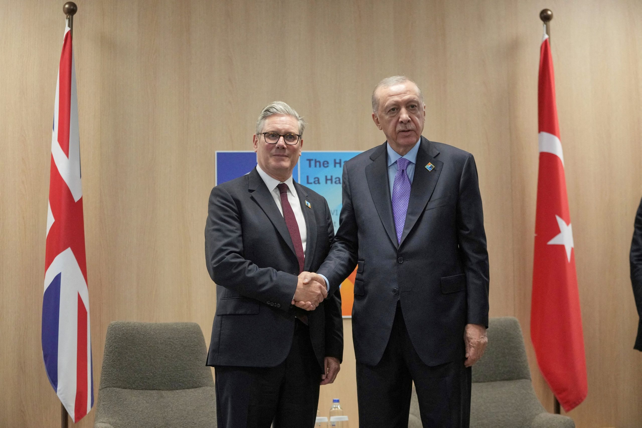 Starmer’s Turkey Trip Stirs Unease Over Jet Sale and Spy Case