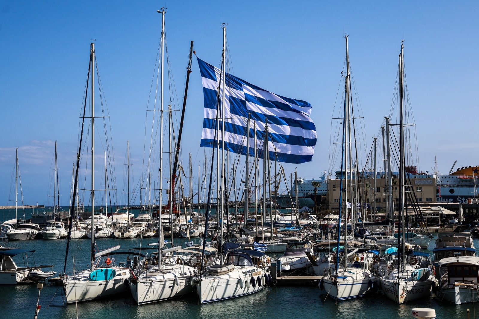 Largest Greek Flag Again Hoisted Over Irakleio Port