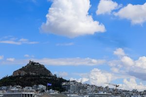 Mild Thursday with Light Clouds and High Humidity Across Greece