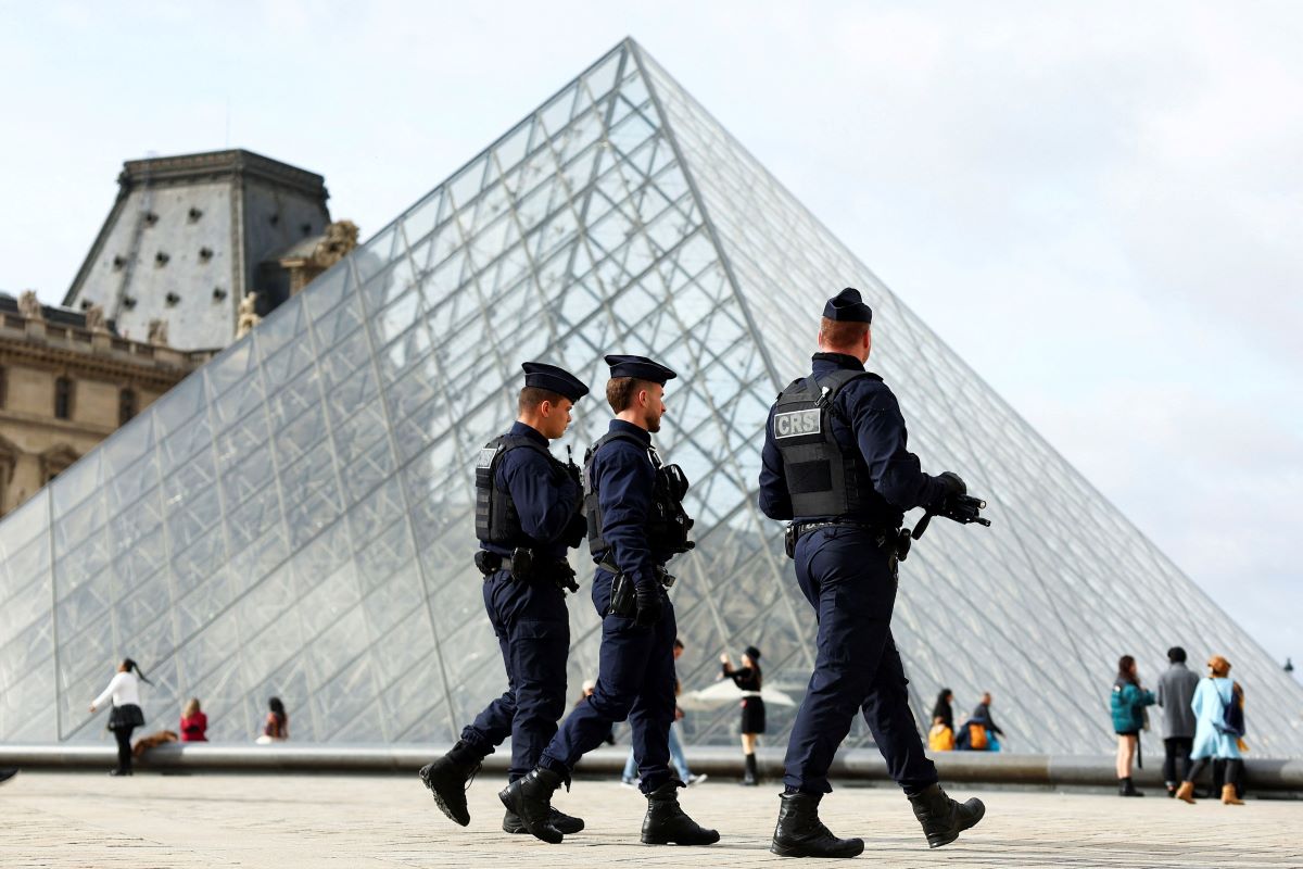 Five More Arrested in Louvre Jewelry Heist Investigation