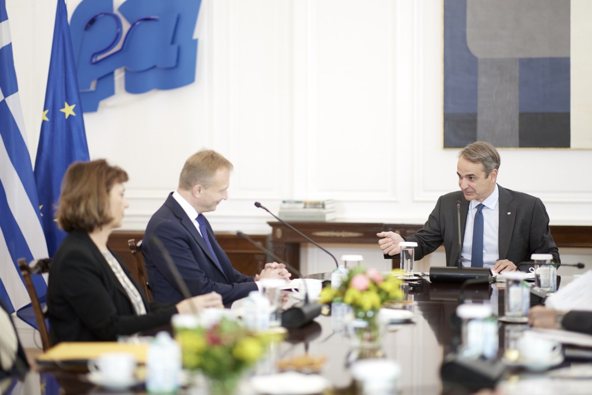 Mitsotakis Calls for Creation of EU Defense Financing Instrument