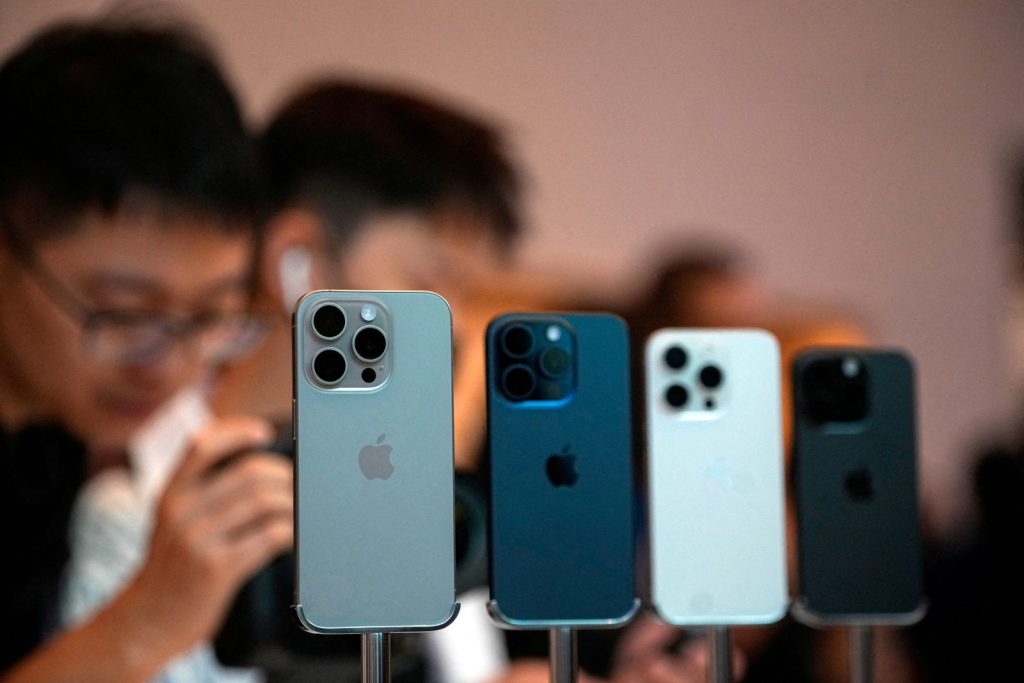 iPhone 12 Withdrawn from Greek Market over Radiation