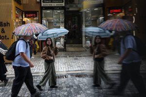 Cloudy Skies and a Mild Sunday Before Temperatures Fall This Week