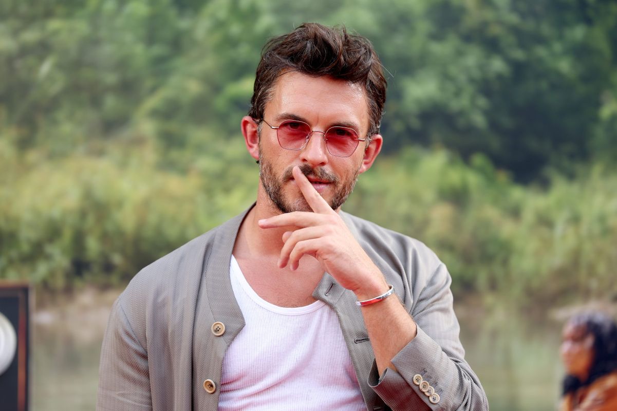 Jonathan Bailey Crowned People’s Sexiest Man Alive 2025