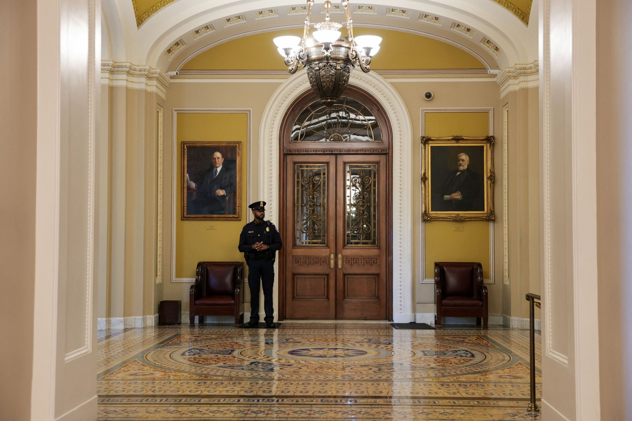 U.S. Senate Advances Bill to End 40-Day Federal Shutdown