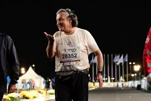 Last Runner Finished to Standing Ovation in Athens Marathon