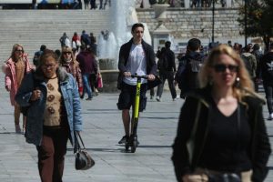New Regulations for Electric Scooters to Take Effect in Athens