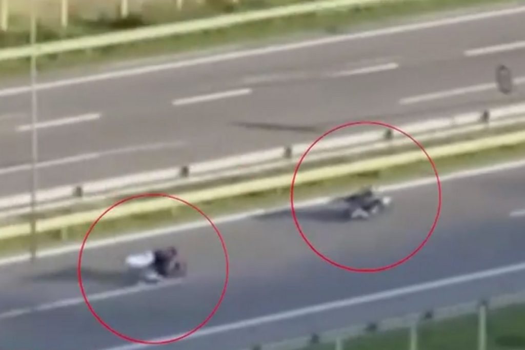 Illegal Street Races Shut Down Bridge in Halkida