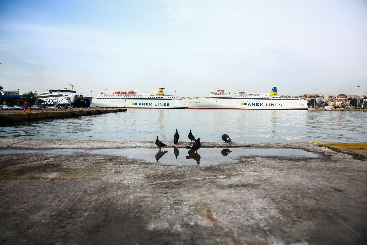 Body of 70-Year-Old Man Found in Piraeus Port