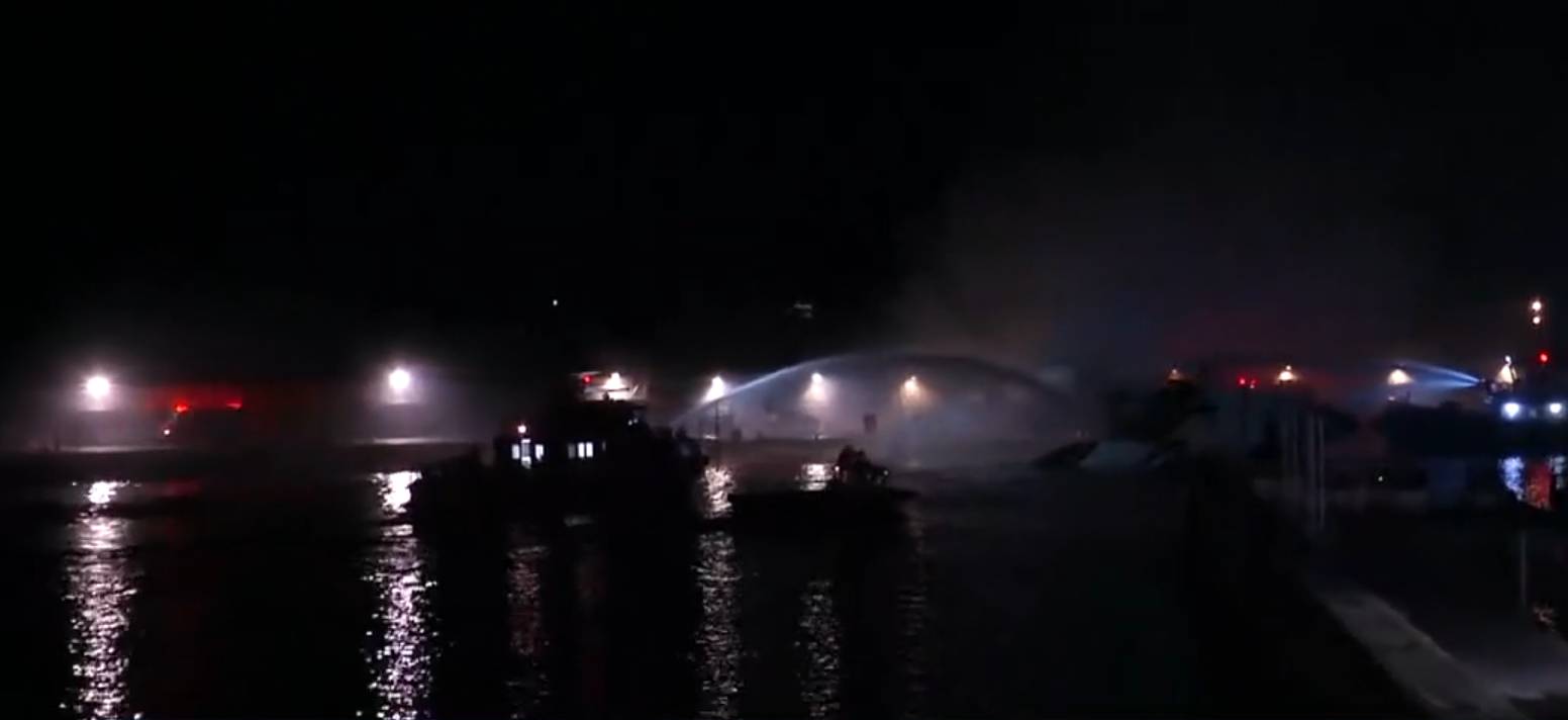 Fire Destroys Four Yachts at Marina Zea in Piraeus, Pollution Fears Rise