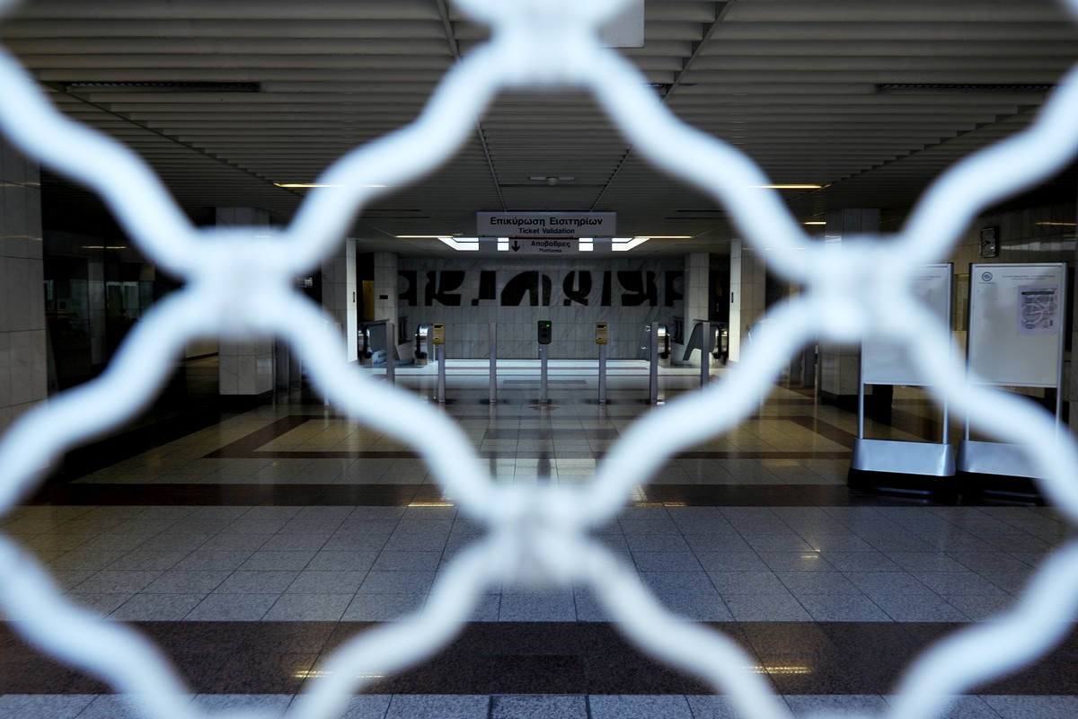 Athens Metro Stations to Close for Polytechnic Anniversary March