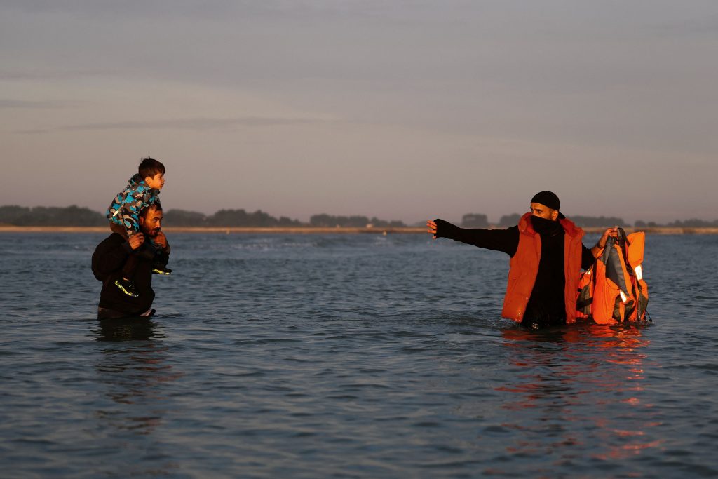 UK to Make Refugee Status Temporary in Sweeping Asylum Overhaul