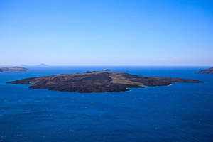 Santorini Quakes Caused by Magma Equal to 20 Giza Pyramids