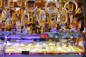 5 Athens Grocery Stores Every True Pasta Lover Should Visit