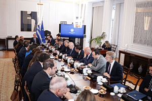 Greek Cabinet Convenes to Review Labor Deal and Budget Plan