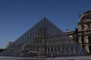 Louvre to Raise Ticket Prices 45% for Non-European Visitors