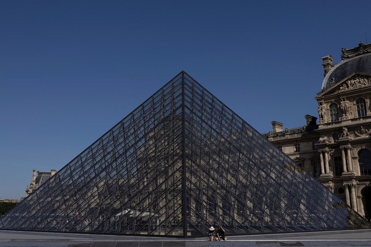Louvre to Raise Ticket Prices 45% for Non-European Visitors