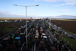 Farmers Block Highways Across Greece as Protests Escalate