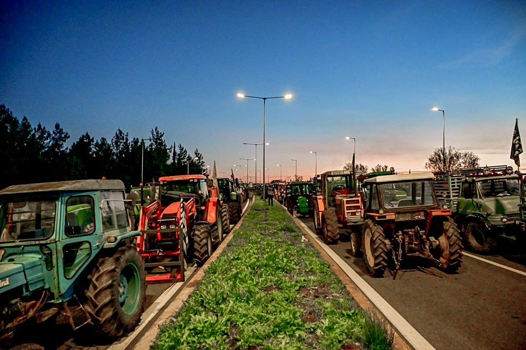 Farm Sector-Related Mobilizations, Roadblocks Continue Around Greece