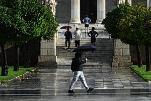 Cold Front Expected to Cause Heavy Rains, Storms Over Next 2 Days