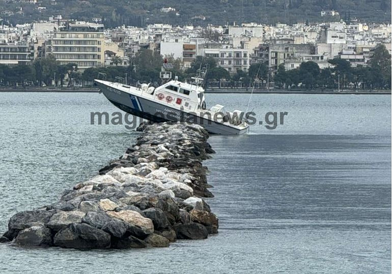 Coast Guard Patrol Boat Runs Aground on Volos Jetty