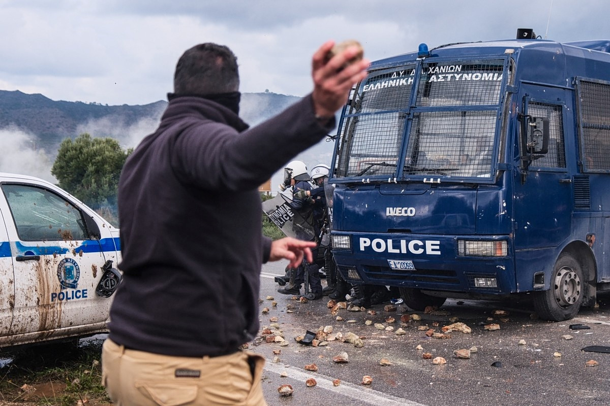 Violent Farmers’ Protests on Crete; Airports Briefly Interrupt Service