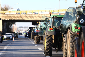 Farmers Block Thessaloniki Port as Nationwide Protests Grow