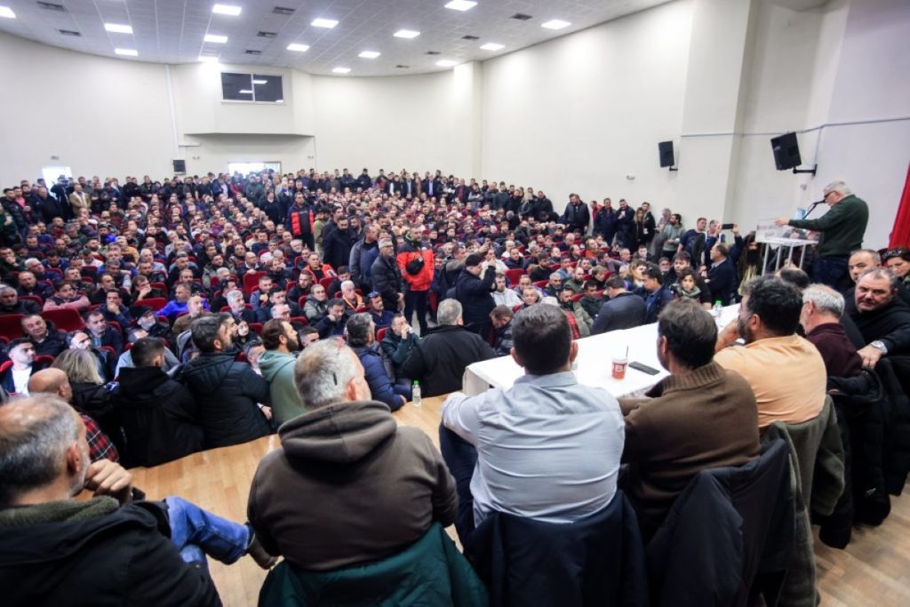 Greek Farmers Decline Meeting with PM