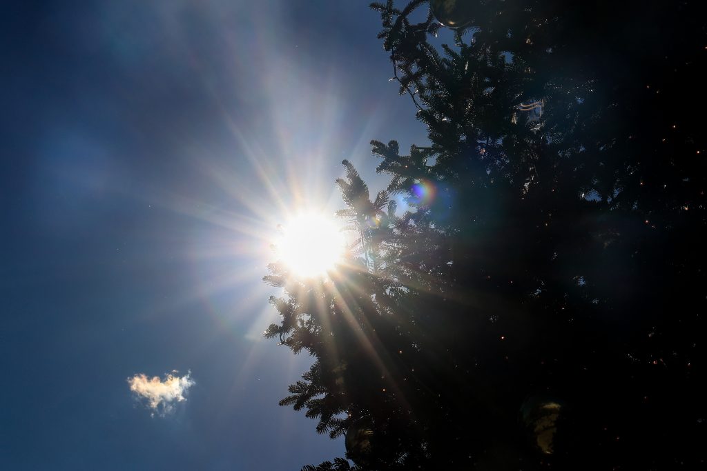 Mild Temperatures, Sunshine and Isolated Showers Across Greece on Sunday