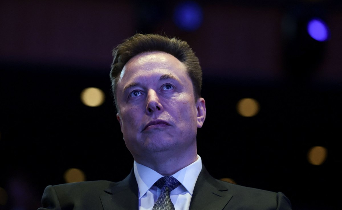 Musk Becomes First Man Worth $600BN